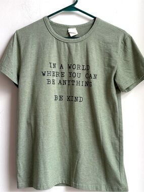 BE KIND Green cotton blend KINDNESS tee t-shirt shirt top